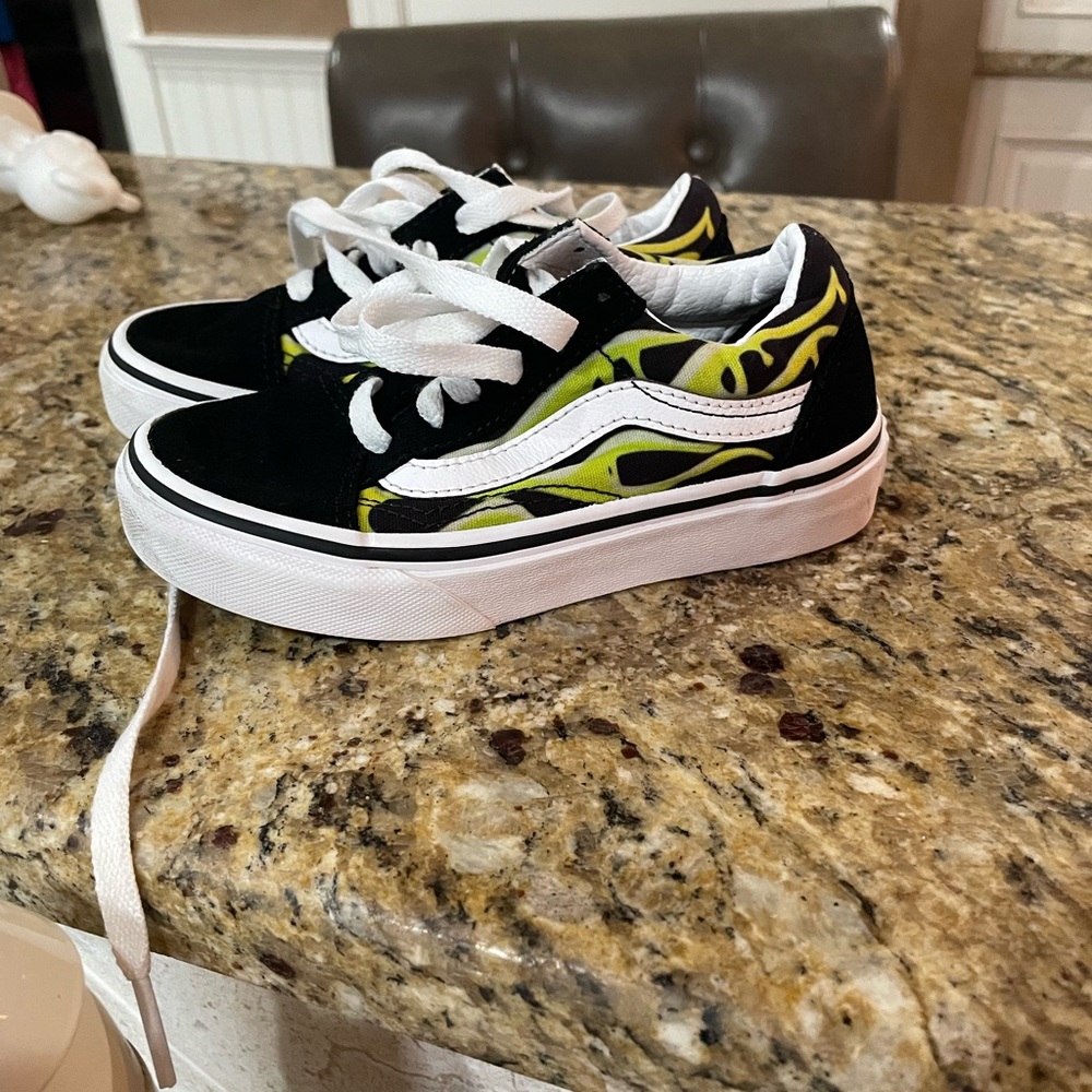 11.5 kids vans
